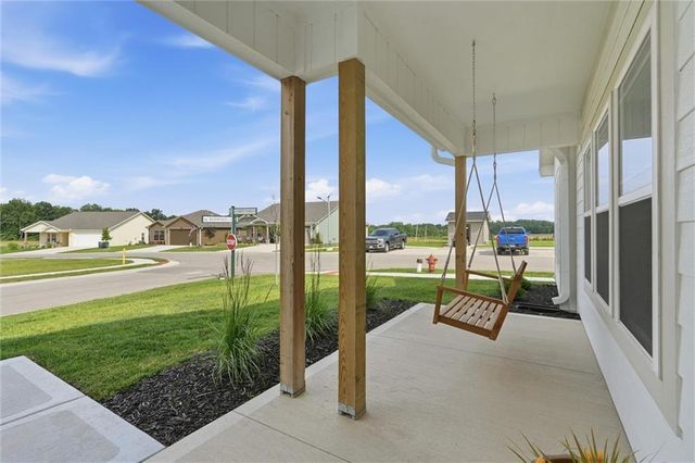 1315 NE Redwood Court, Oak Grove, MO 64075