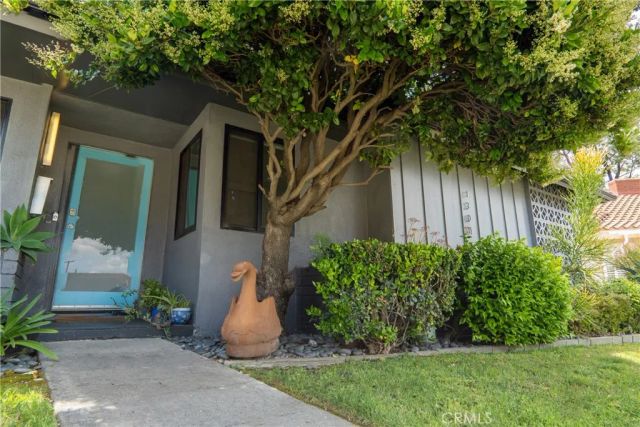 1304 E Carleton Avenue, Orange, CA 92867