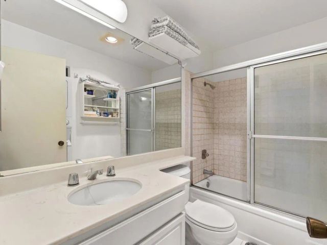 3658 Clairemont Drive 3C, San Diego, CA 92117