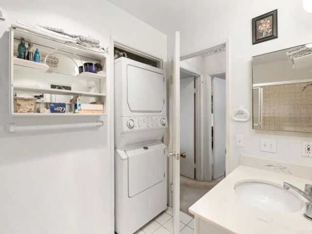 3658 Clairemont Drive 3C, San Diego, CA 92117