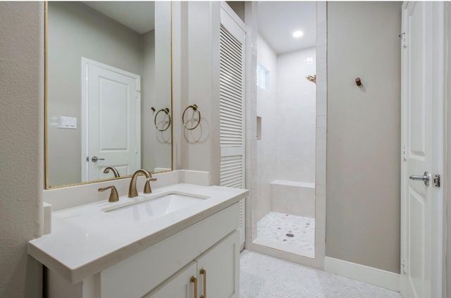 4317 Blossom Street B, Houston, TX 77007