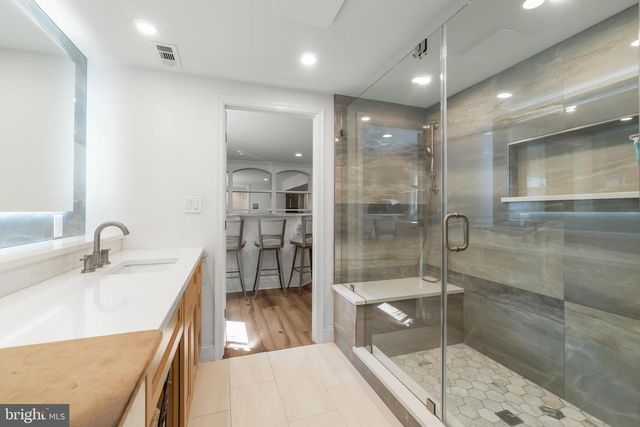 16 PEACHTREE LN, Burlington, NJ 08016