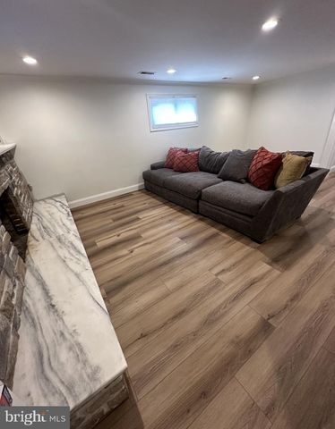 16 PEACHTREE LN, Burlington, NJ 08016