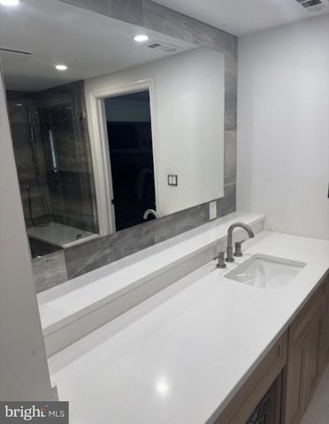16 PEACHTREE LN, Burlington, NJ 08016