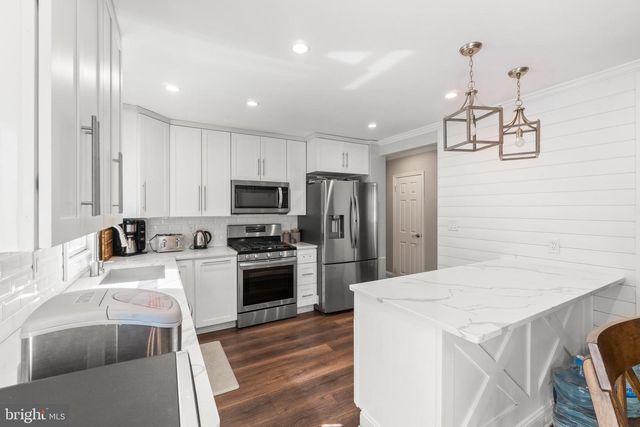 16 PEACHTREE LN, Burlington, NJ 08016