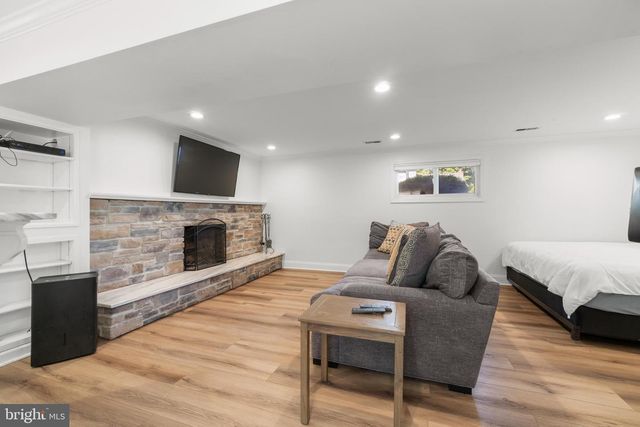 16 PEACHTREE LN, Burlington, NJ 08016