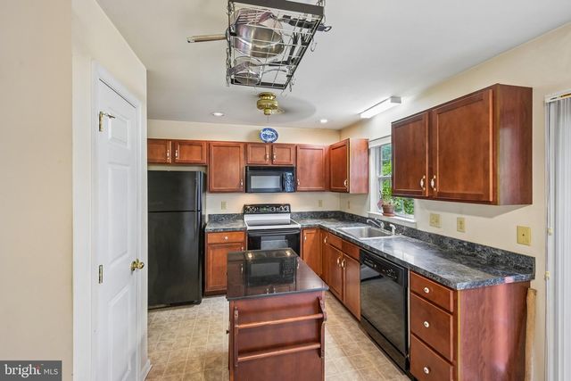 87 HORSESHOE DR, Douglassville, PA 19518