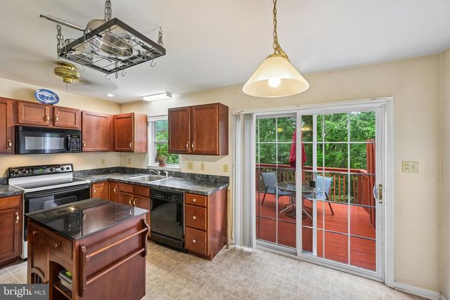 87 HORSESHOE DR, Douglassville, PA 19518