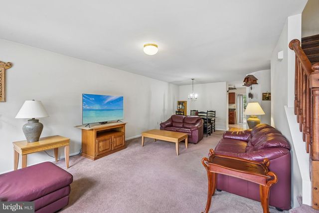 87 HORSESHOE DR, Douglassville, PA 19518