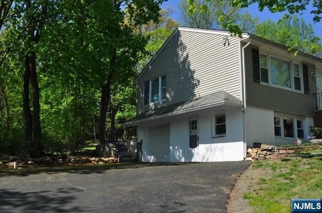 176 Yawpo Avenue, Oakland, NJ 07436
