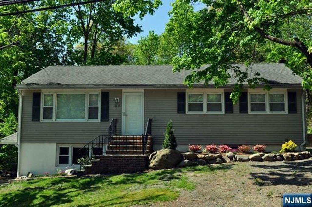 176 Yawpo Avenue, Oakland, NJ 07436