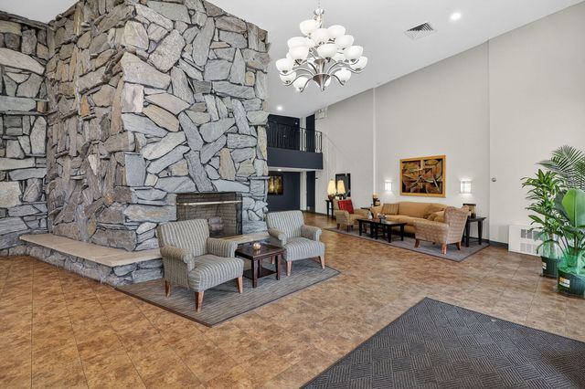 1188 Royal Glen Drive 311, Glen Ellyn, IL 60137