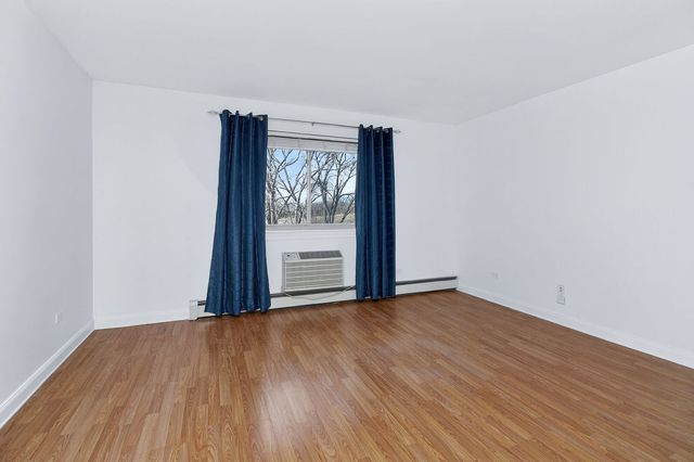 1188 Royal Glen Drive 311, Glen Ellyn, IL 60137