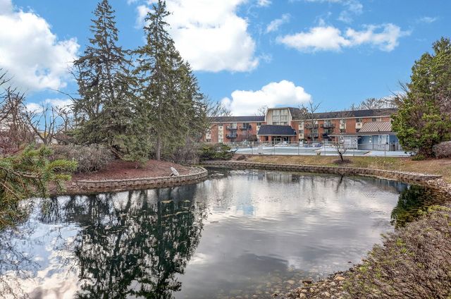 1188 Royal Glen Drive 311, Glen Ellyn, IL 60137