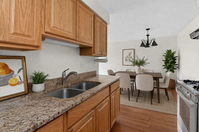 1188 Royal Glen Drive 311, Glen Ellyn, IL 60137