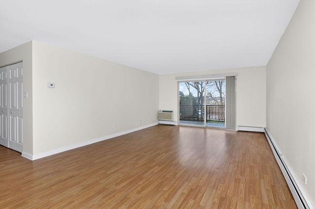 1188 Royal Glen Drive 311, Glen Ellyn, IL 60137