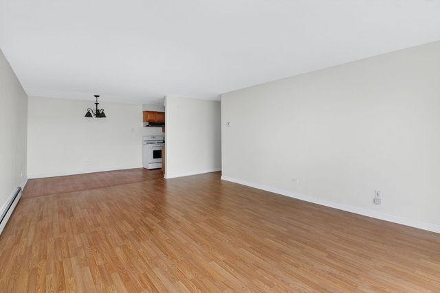 1188 Royal Glen Drive 311, Glen Ellyn, IL 60137