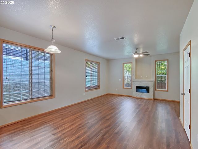 5021 Sw POMONA St, Portland, OR 97219