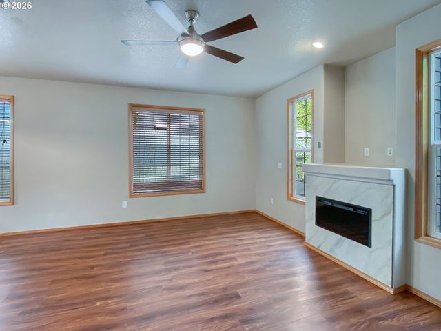 5021 Sw POMONA St, Portland, OR 97219