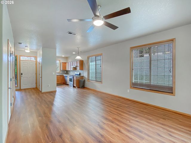 5021 Sw POMONA St, Portland, OR 97219