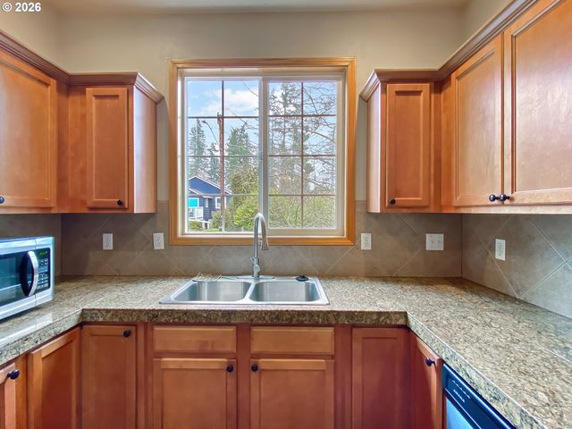 5021 Sw POMONA St, Portland, OR 97219