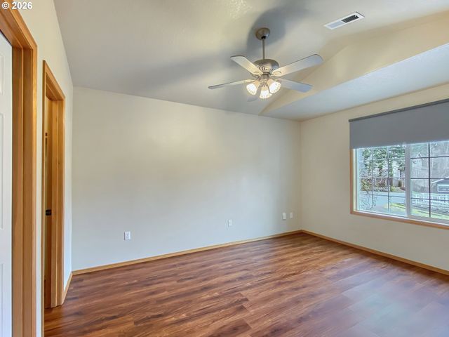 5021 Sw POMONA St, Portland, OR 97219