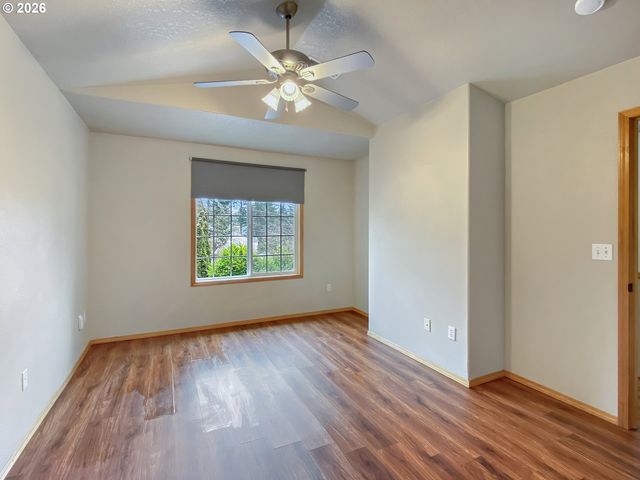 5021 Sw POMONA St, Portland, OR 97219