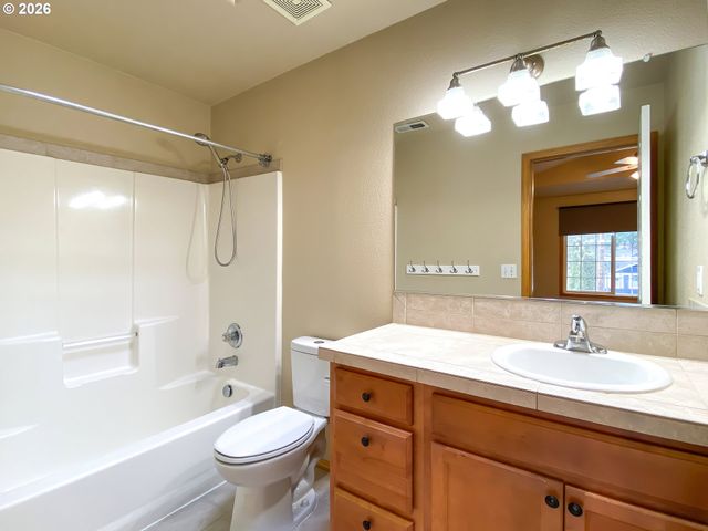 5021 Sw POMONA St, Portland, OR 97219