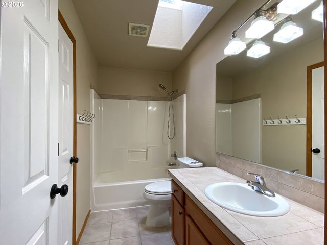 5021 Sw POMONA St, Portland, OR 97219