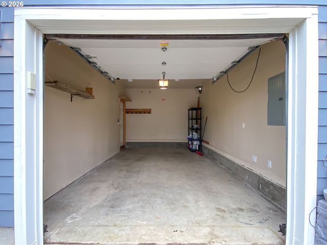 5021 Sw POMONA St, Portland, OR 97219