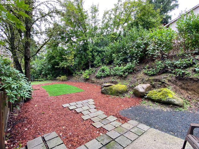 5021 Sw POMONA St, Portland, OR 97219