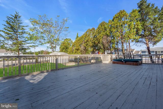 101 CLEARWATER DR, Forked River, NJ 08731