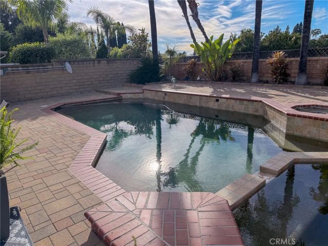 21865 Jinetes, Mission Viejo, CA 92691