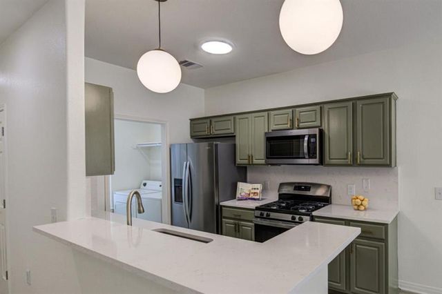 5230 Ledesma RD A, Austin, TX 78721