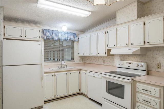 1794 FOX HILL DRIVE, Lakeland, FL 33810