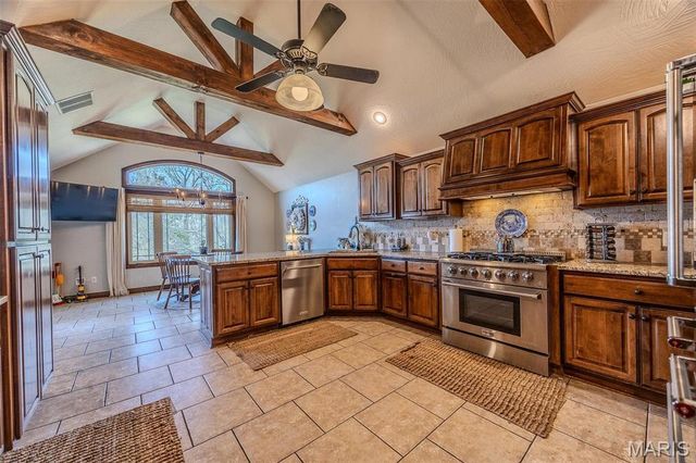 959 Cobblestone Court, Lebanon, MO 65536