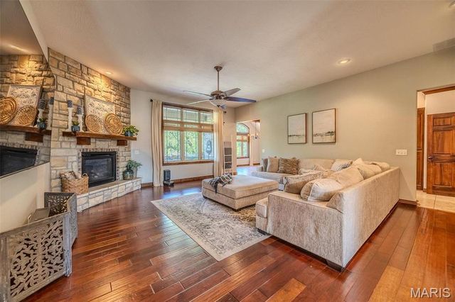 959 Cobblestone Court, Lebanon, MO 65536