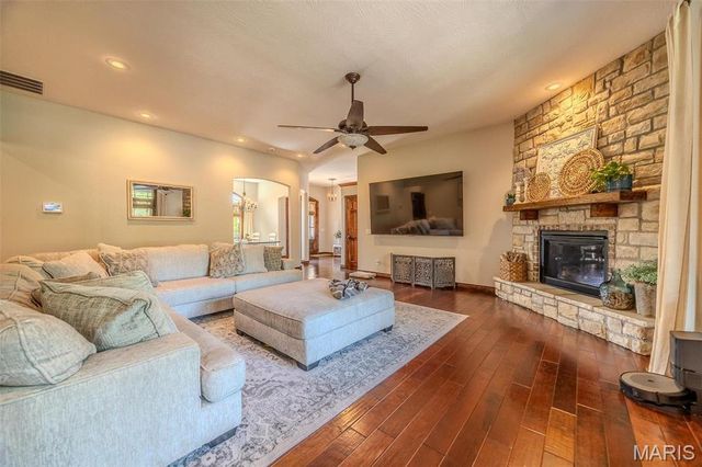 959 Cobblestone Court, Lebanon, MO 65536