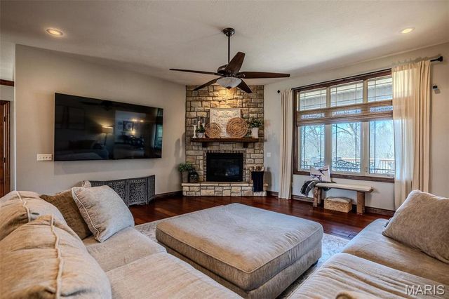 959 Cobblestone Court, Lebanon, MO 65536