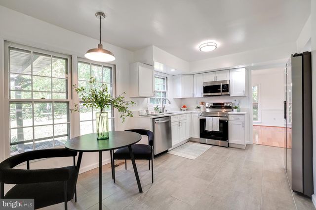 9809 DELLCASTLE RD, Gaithersburg, MD 20886
