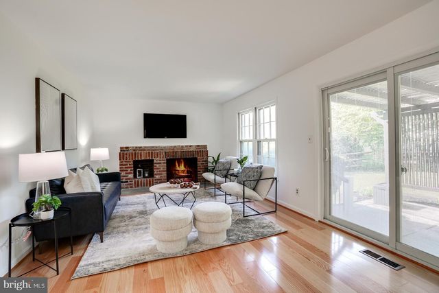 9809 DELLCASTLE RD, Gaithersburg, MD 20886