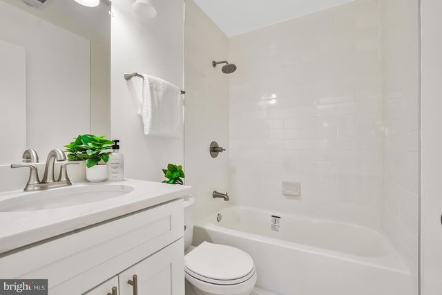 9809 DELLCASTLE RD, Gaithersburg, MD 20886