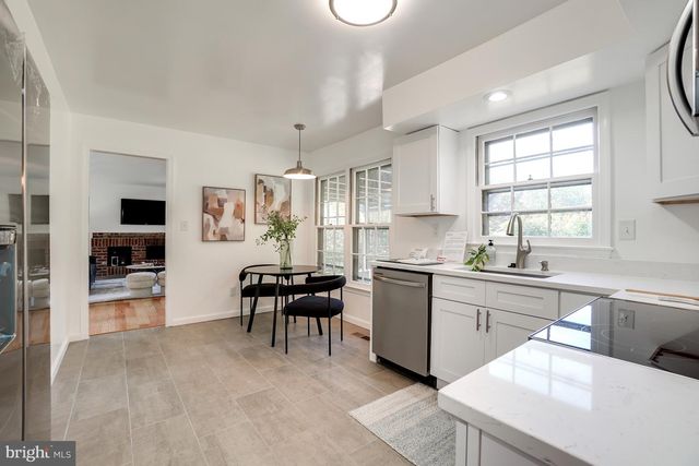 9809 DELLCASTLE RD, Gaithersburg, MD 20886