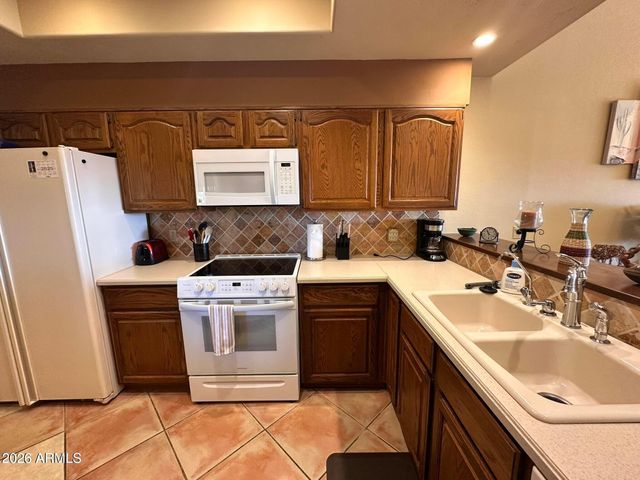 16724 E GUNSIGHT Drive 223, Fountain Hills, AZ 85268