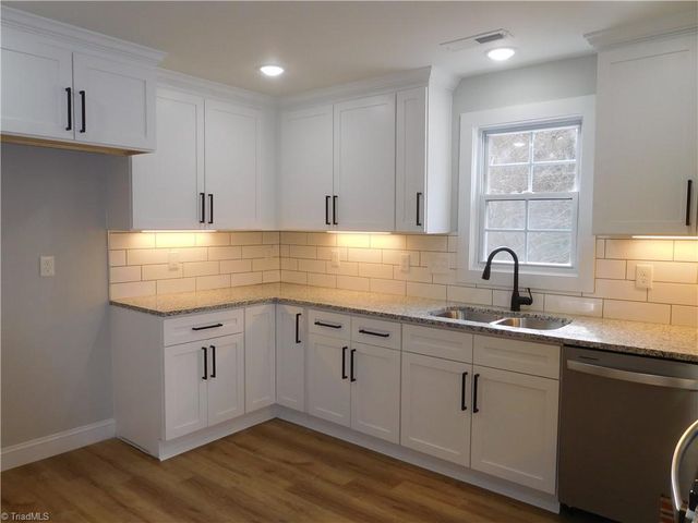 3830 Robinhood Road, Winston-salem, NC 27106