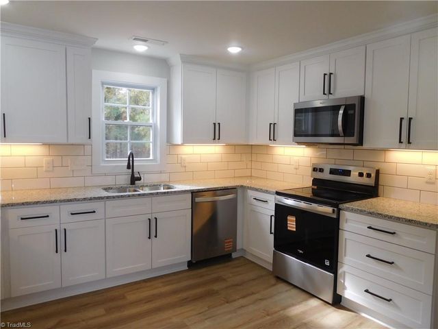 3830 Robinhood Road, Winston-salem, NC 27106