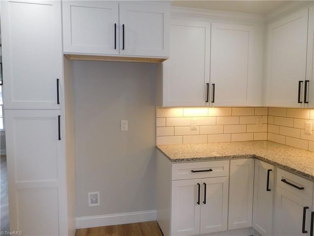 3830 Robinhood Road, Winston-salem, NC 27106