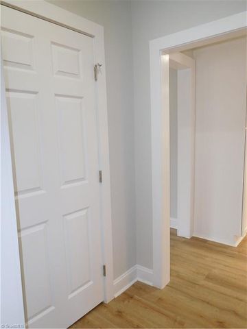 3830 Robinhood Road, Winston-salem, NC 27106