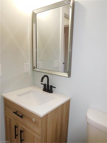 3830 Robinhood Road, Winston-salem, NC 27106