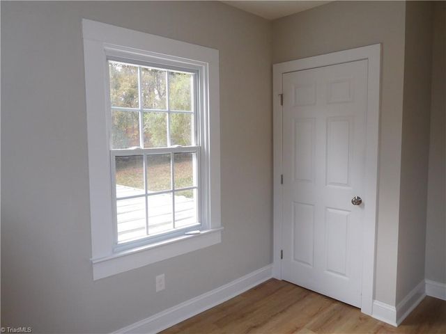 3830 Robinhood Road, Winston-salem, NC 27106